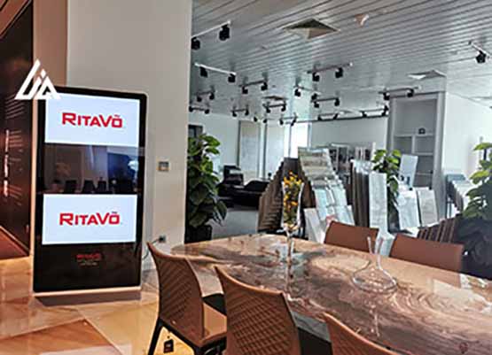 Màn hình quảng cáo LCD 65 inch cho RITA VÕ