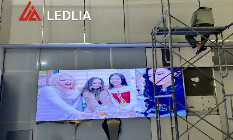 Lắp đặt màn hình LED P2 indoor – 4,92m2 – 302 Cầu Giấy